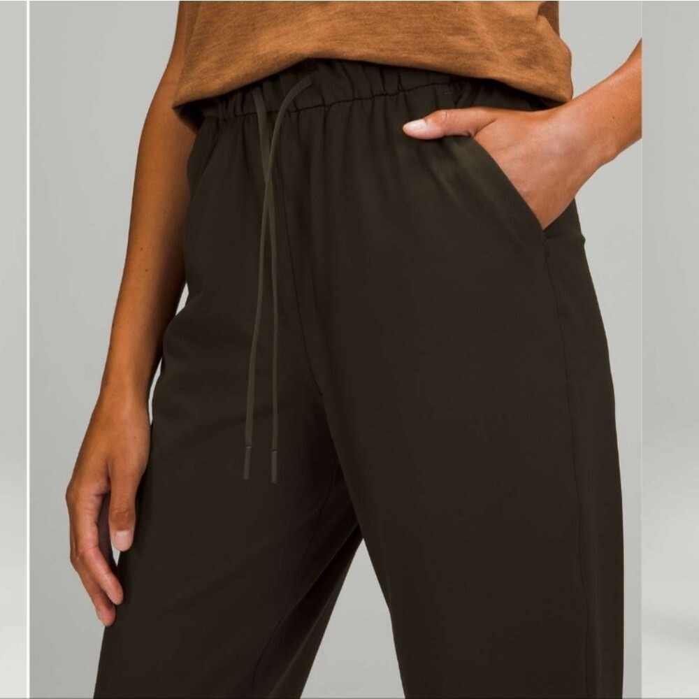 Lululemon Stretch High-Rise Jogger *Full Length Dark Olive Green W5CV4S Size 6 - Picture 2 of 7